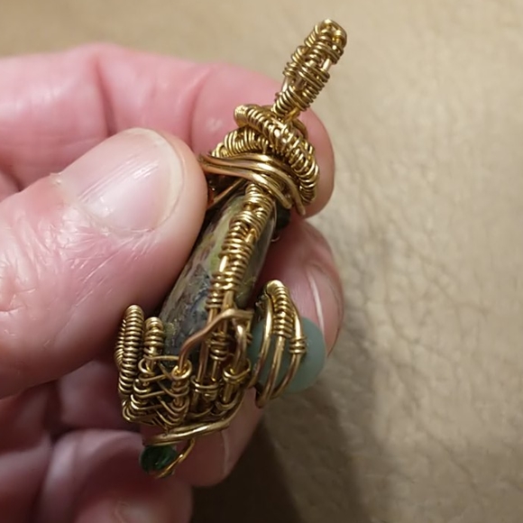 ๐จ๐ฆ Wire Wrapped Serpentine Pendant - Picture 3 of 4
